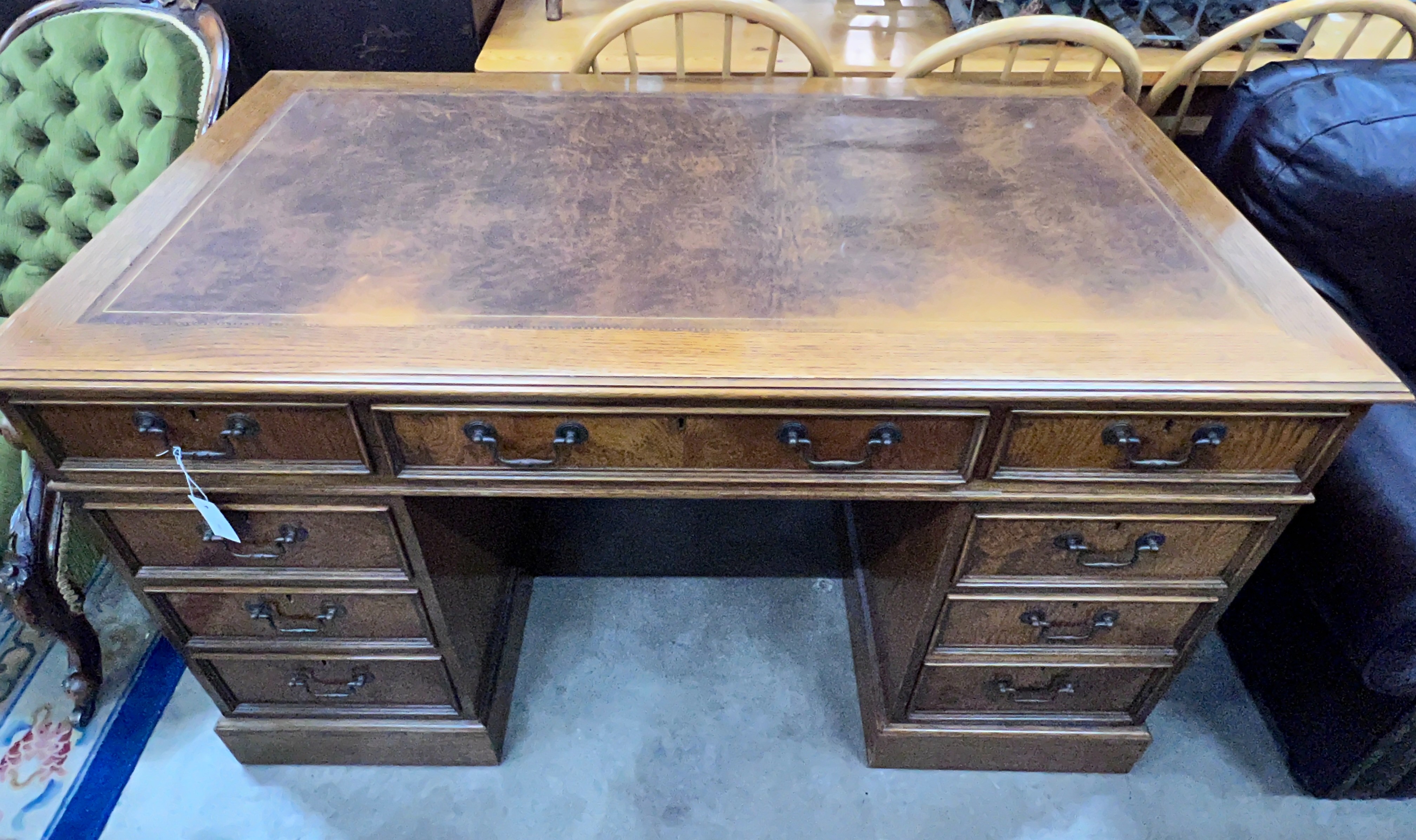 A good quality reproduction Victorian style oak pedestal desk, length 137cm, depth 76cm, height 79cm